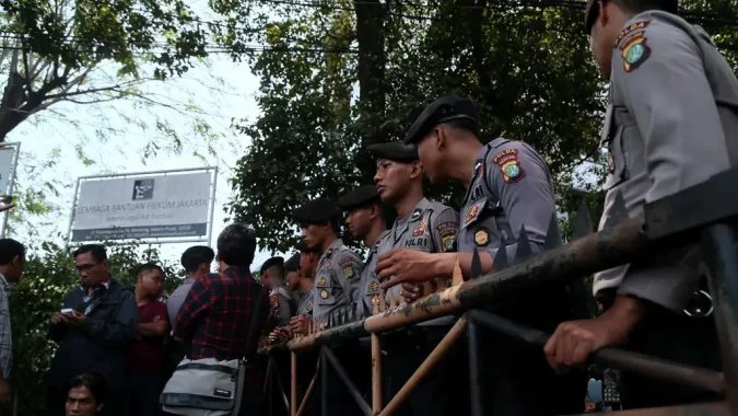 Merawat Obrolan Oleh Yogi Febriandi