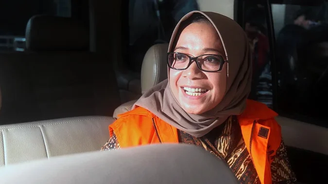 Perempuan-perempuan Musuh Publik Oleh Dedi Haryadi